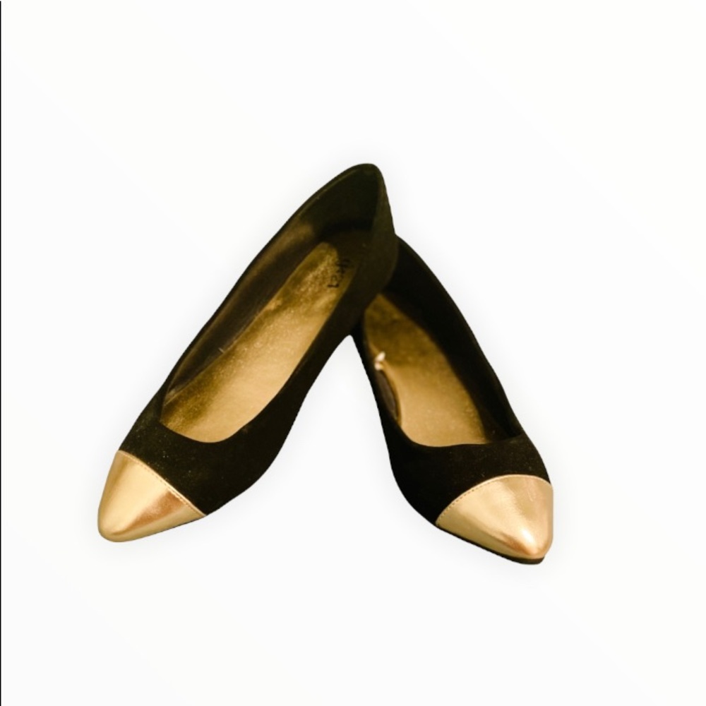 BLACK AND GOLD FLATS SIZE  8